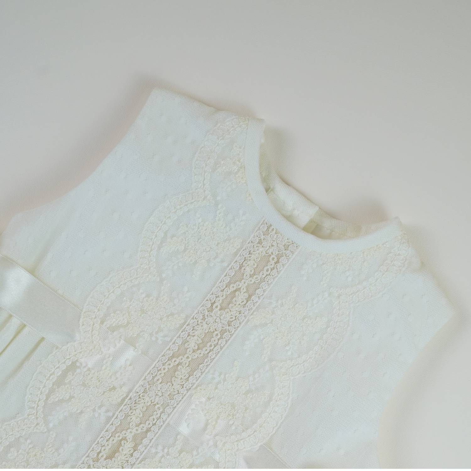 Mikimama tulle with Lace sleeveless Baby Ceremony Dress and Bonnet