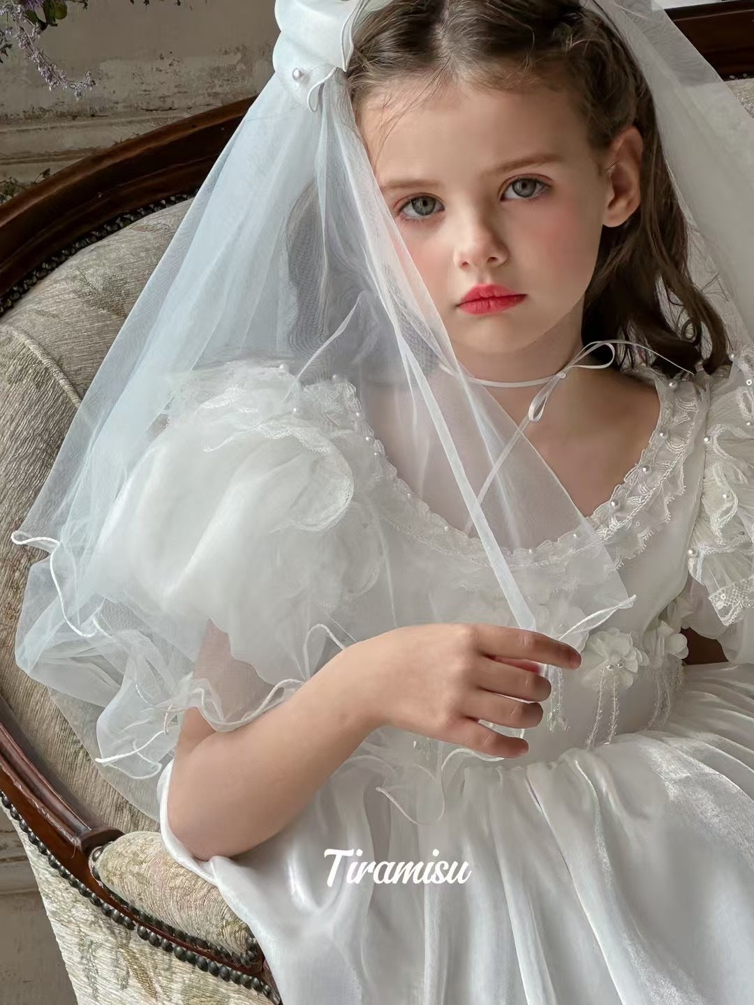 Tiramisu Bridal Dress with Tulle Skirt and Veil for Girls