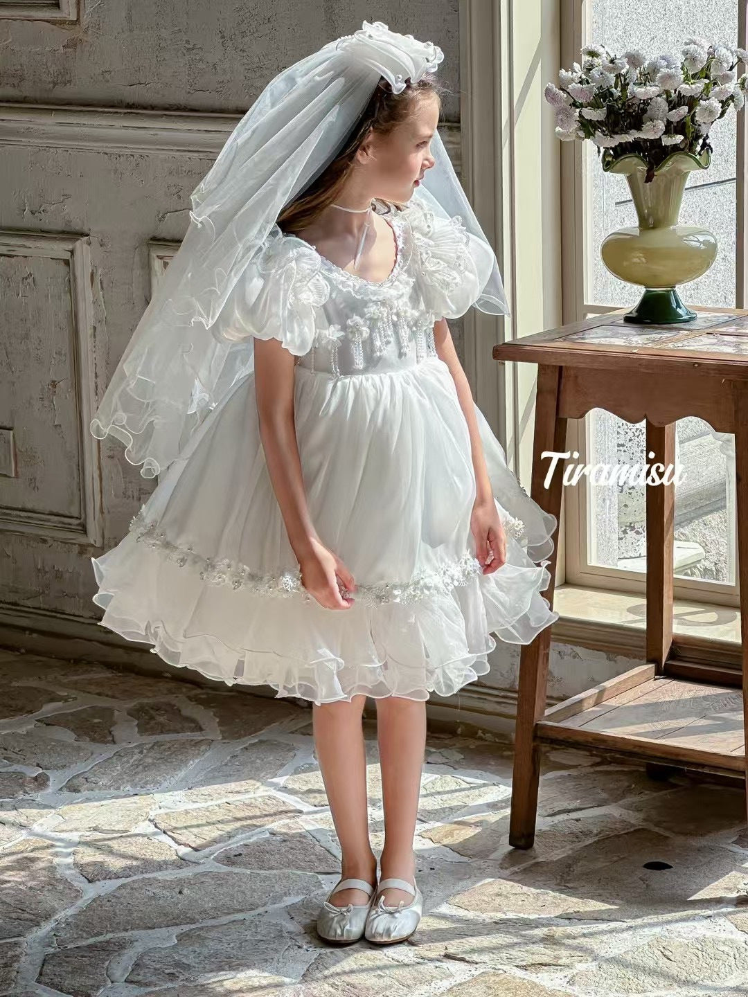 Tiramisu Bridal Dress with Tulle Skirt and Veil for Girls